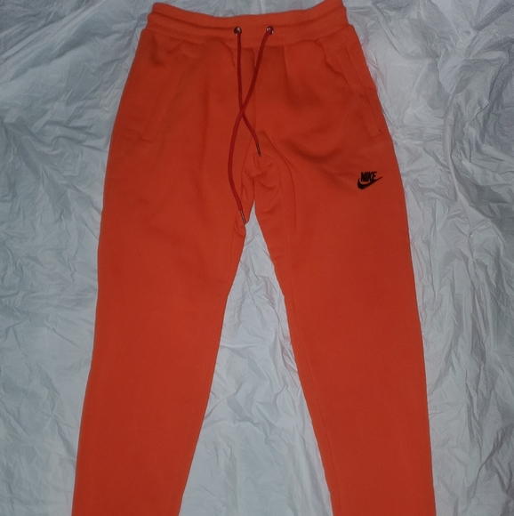 Men’s Nike Suit - Picture 5 of 7